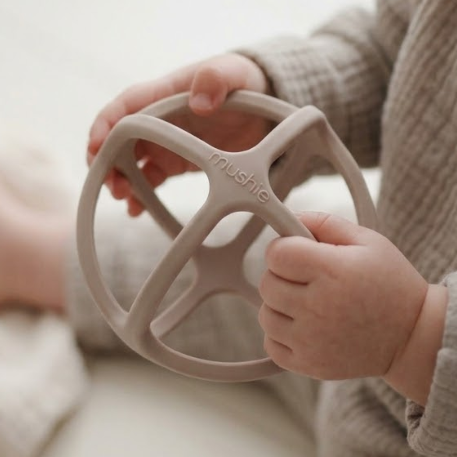 MUSHIE Teether Ball